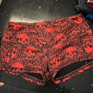 Fleo shorts red skulls size M